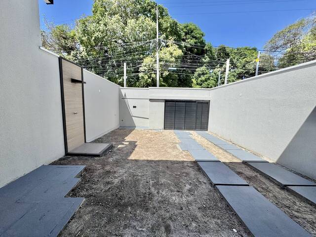 #101 - Casa para Venda em Fortaleza - CE
